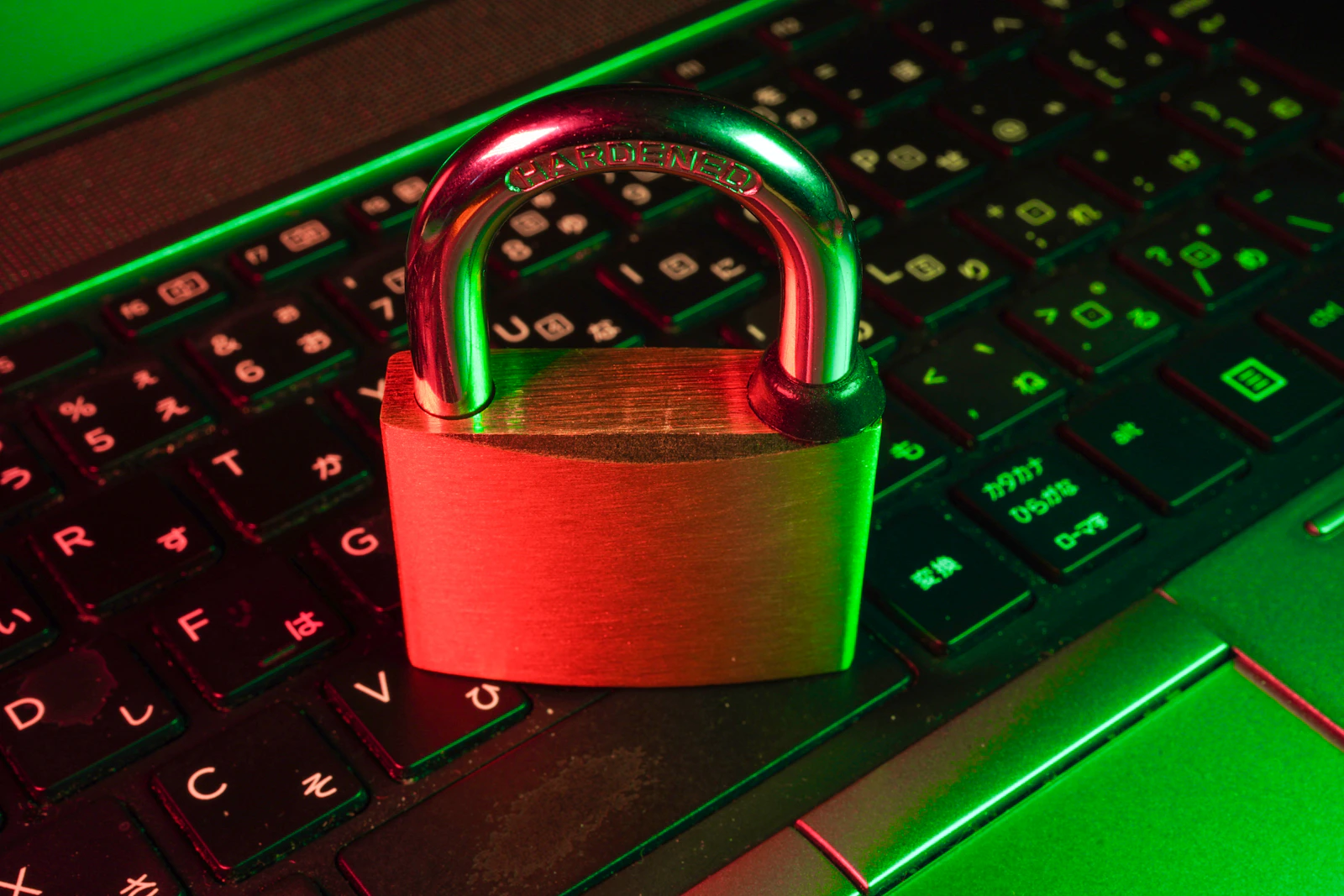 Candado de seguridad representando cifrado SSL en una conexión web
